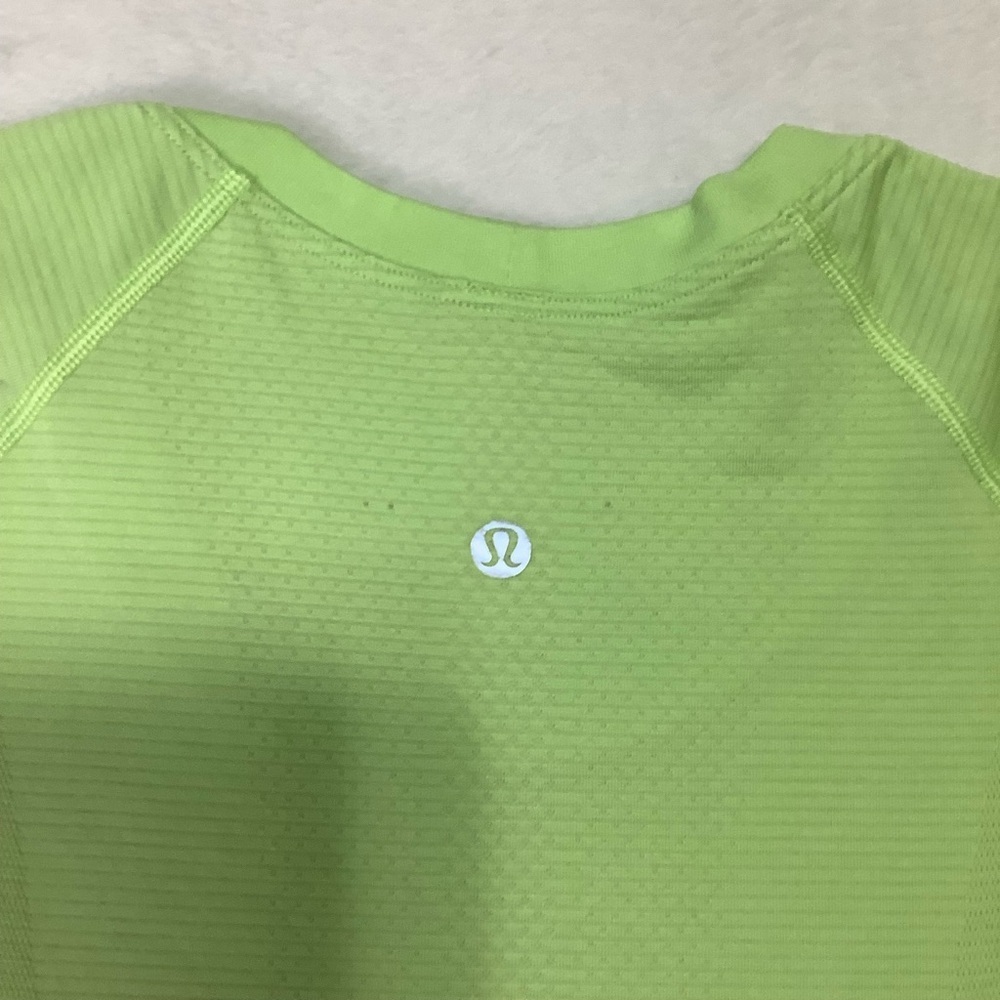 Lululemon Run: Swiftly Tech Short Sleeve Sz 10 Zippy Green - Picture 6 of 7